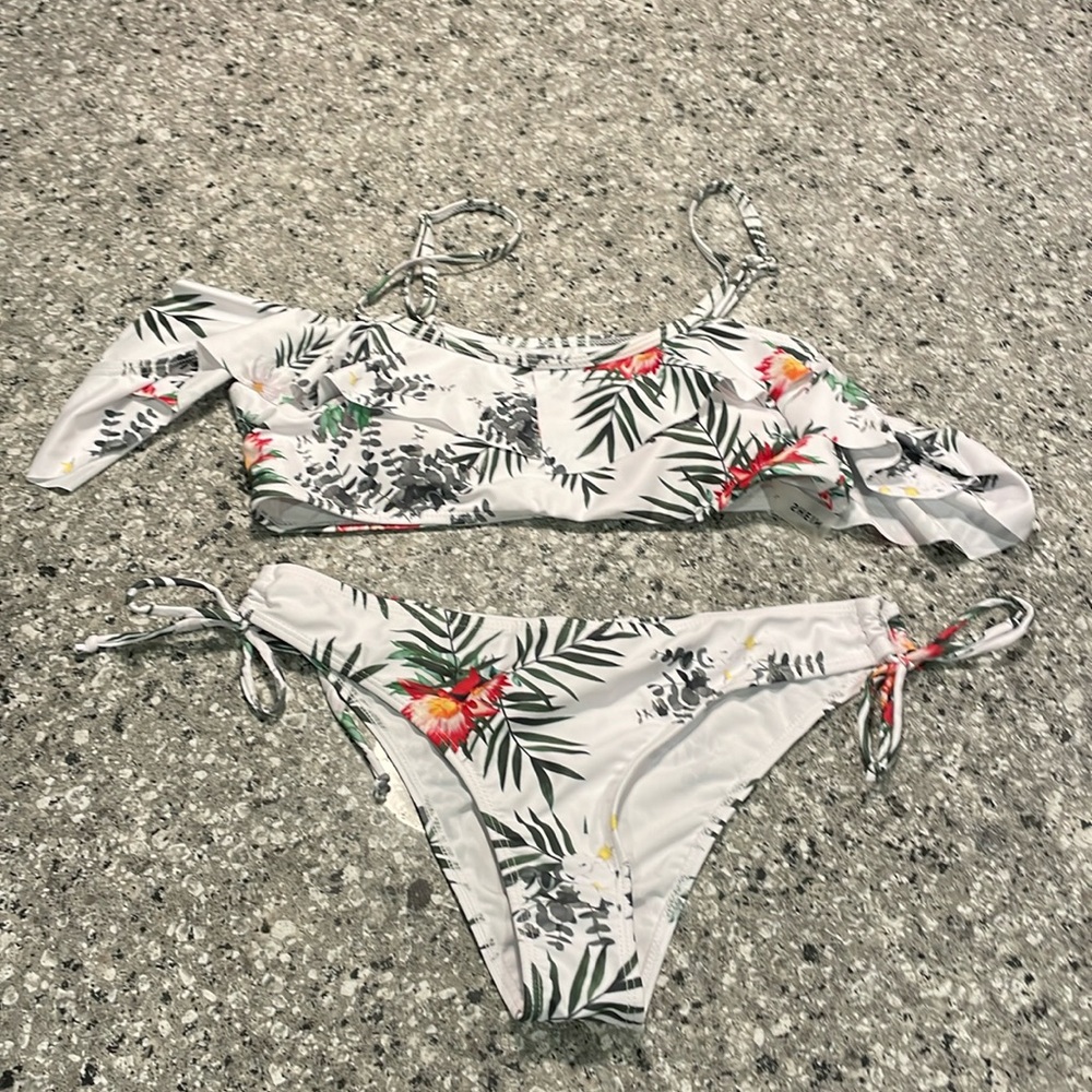 SHEIN Tropical Print Bikini - White and Green large medium flattering fit NEW